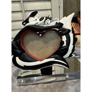 Pepe Le Pew & Penelope 7X7" Warner‎ Bro. Figurine Heart Frame Holds 3.5x5" Photo